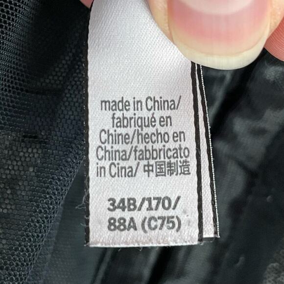 Victoria’s Secret black lace long sleeve sheer lace bodysuit size 34B - Picture 9 of 10